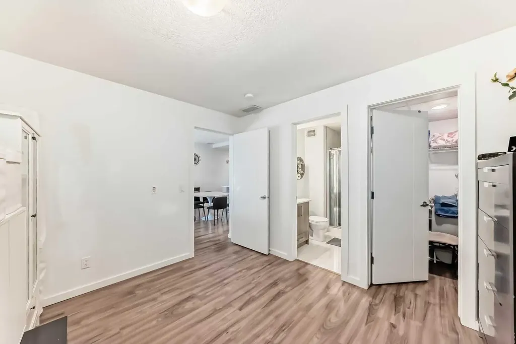 1629 38 Street SW Calgary AB T3C 1T8
