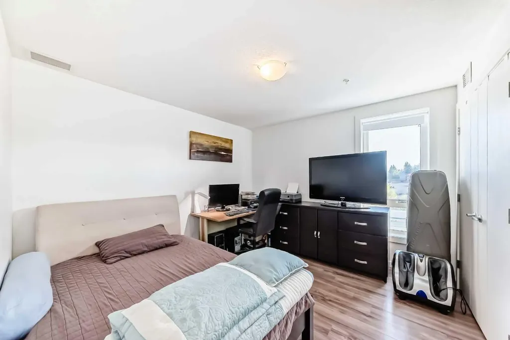 1629 38 Street SW Calgary AB T3C 1T8