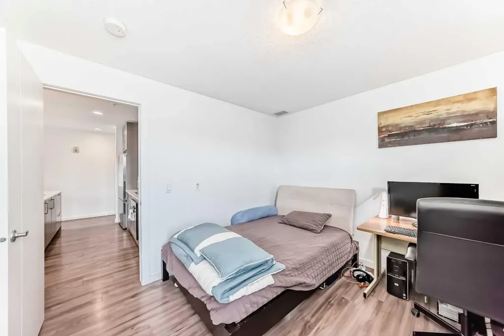 1629 38 Street SW Calgary AB T3C 1T8