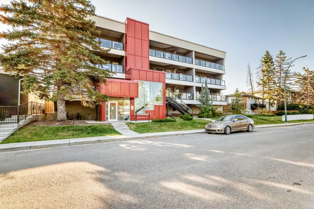 1629 38 Street SW Calgary AB T3C 1T8