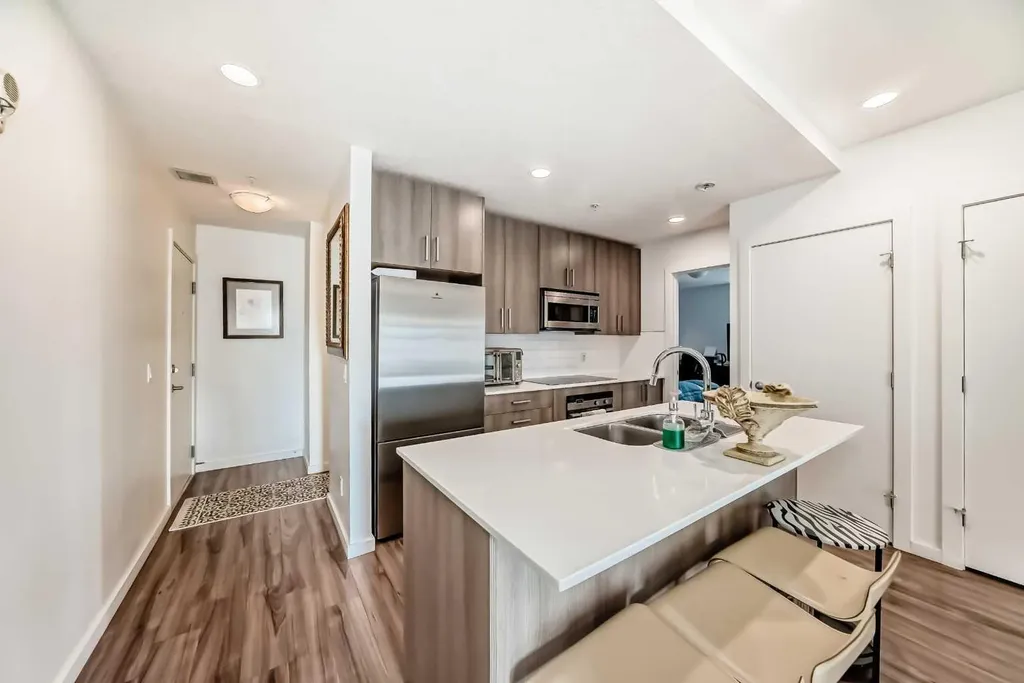 1629 38 Street SW Calgary AB T3C 1T8