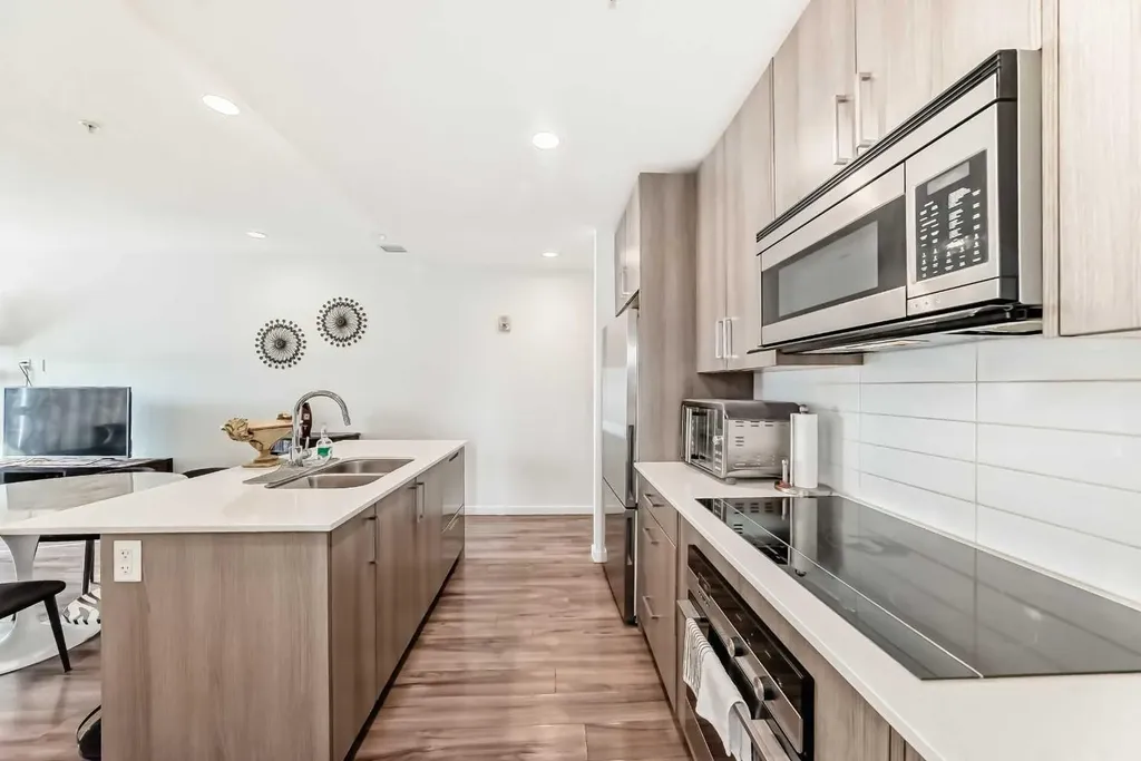 1629 38 Street SW Calgary AB T3C 1T8