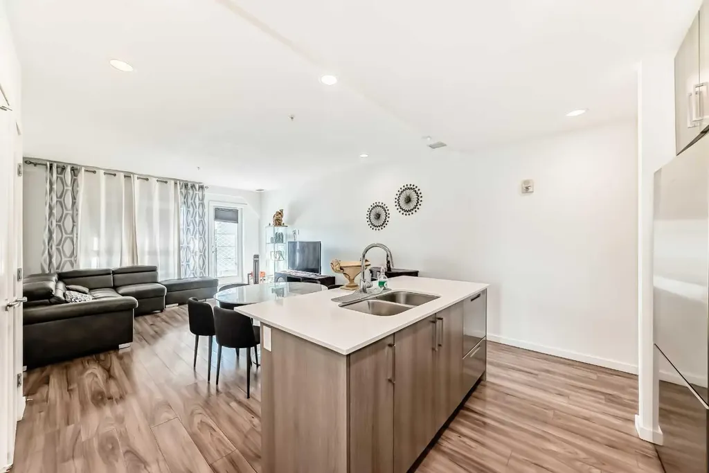 1629 38 Street SW Calgary AB T3C 1T8