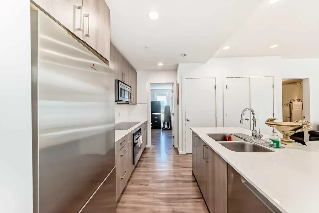 1629 38 Street SW Calgary AB T3C 1T8