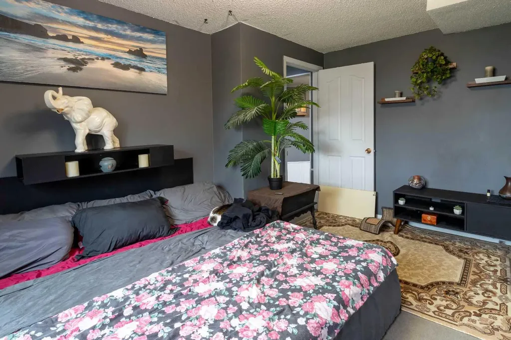 2822 13 Avenue SE Calgary AB T2A0J3
