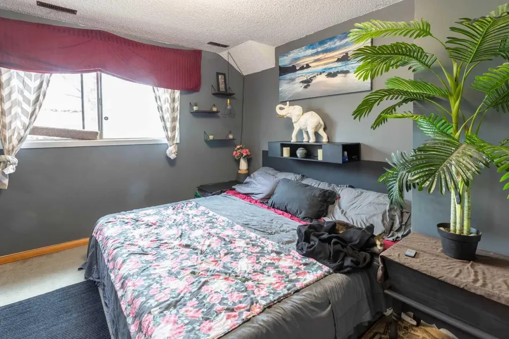 2822 13 Avenue SE Calgary AB T2A0J3