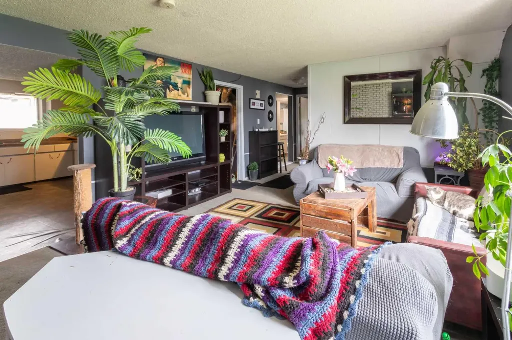 2822 13 Avenue SE Calgary AB T2A0J3