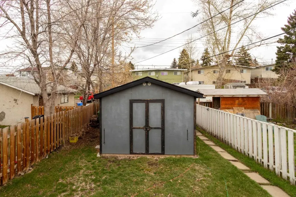 2822 13 Avenue SE Calgary AB T2A0J3