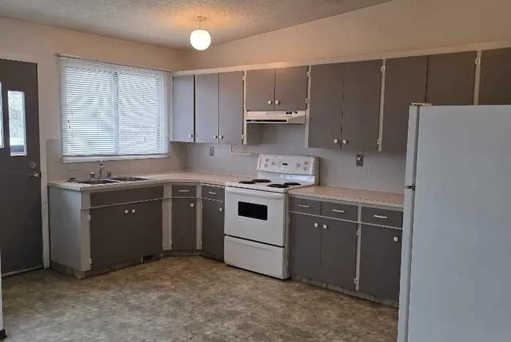 2822 13 Avenue SE Calgary AB T2A0J3