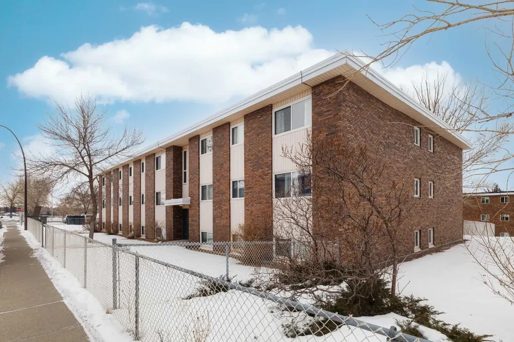 6464 Travois Crescent NW Calgary AB T2K 3S9