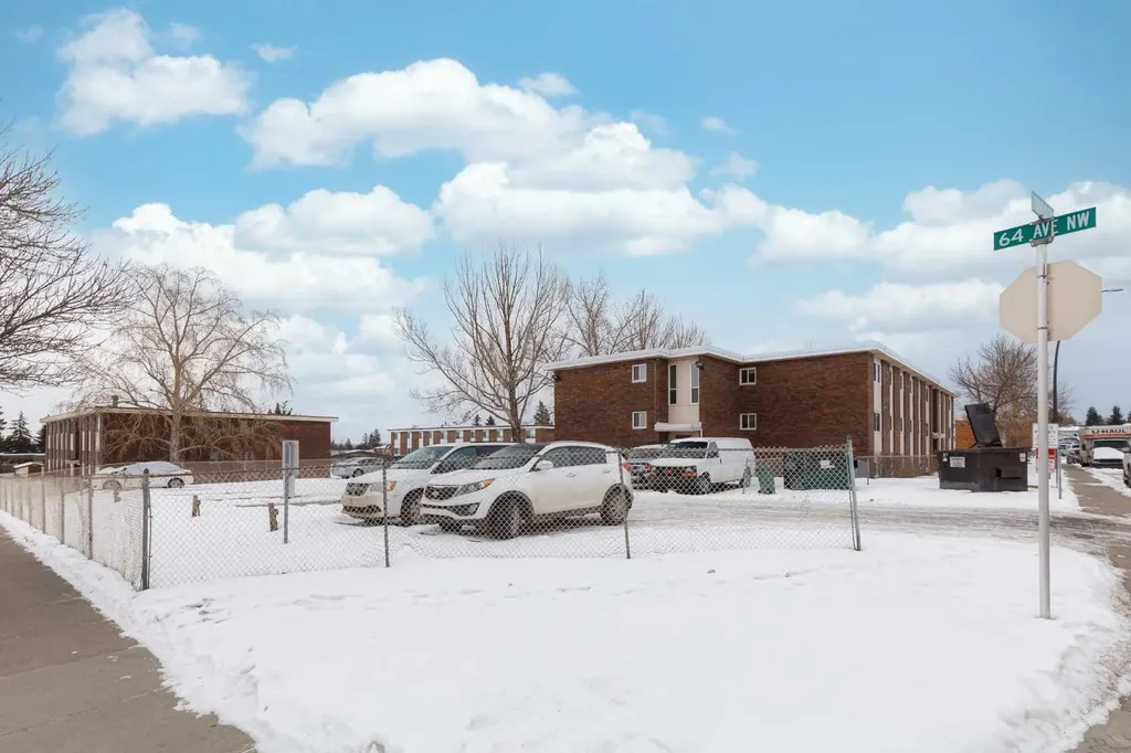 6464 Travois Crescent NW Calgary AB T2K 3S9