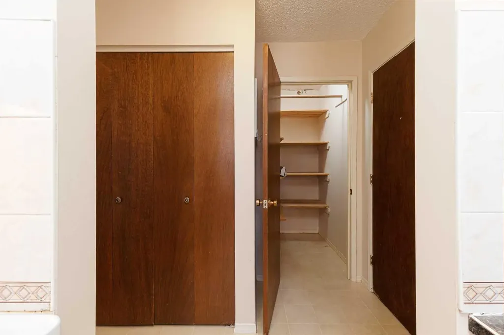 6464 Travois Crescent NW Calgary AB T2K 3S9