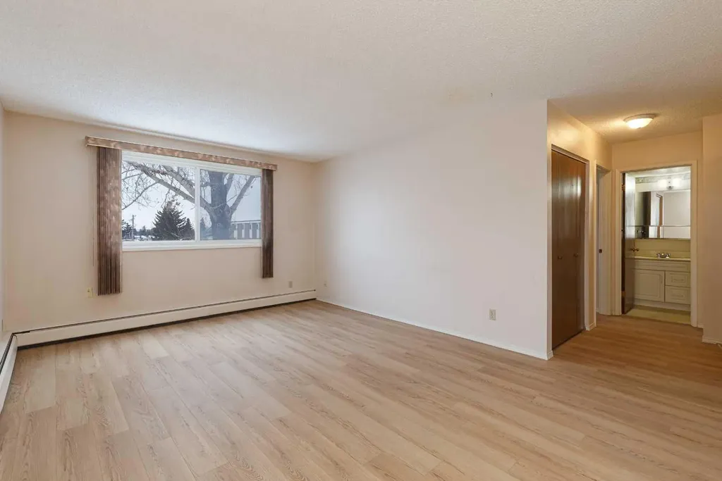 6464 Travois Crescent NW Calgary AB T2K 3S9
