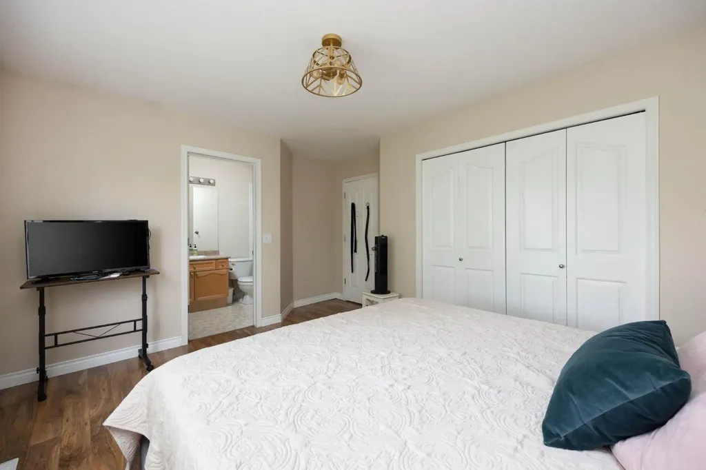 182 Mcdougall Crescent Fort Mcmurray AB T9K 2P7