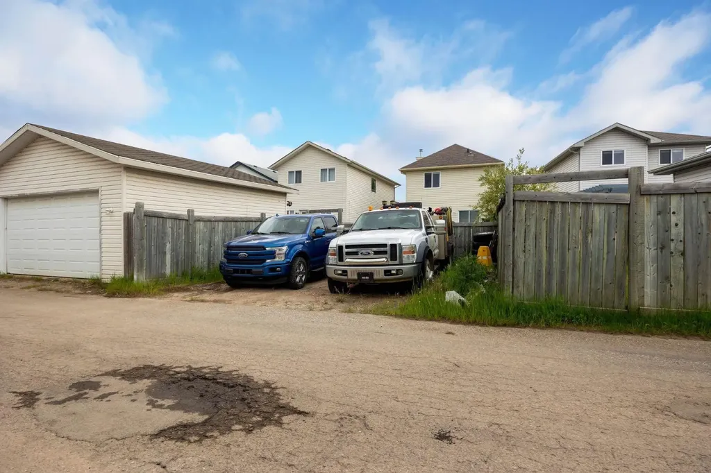 182 Mcdougall Crescent Fort Mcmurray AB T9K 2P7