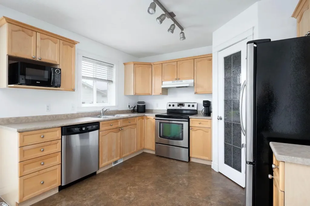 182 Mcdougall Crescent Fort Mcmurray AB T9K 2P7