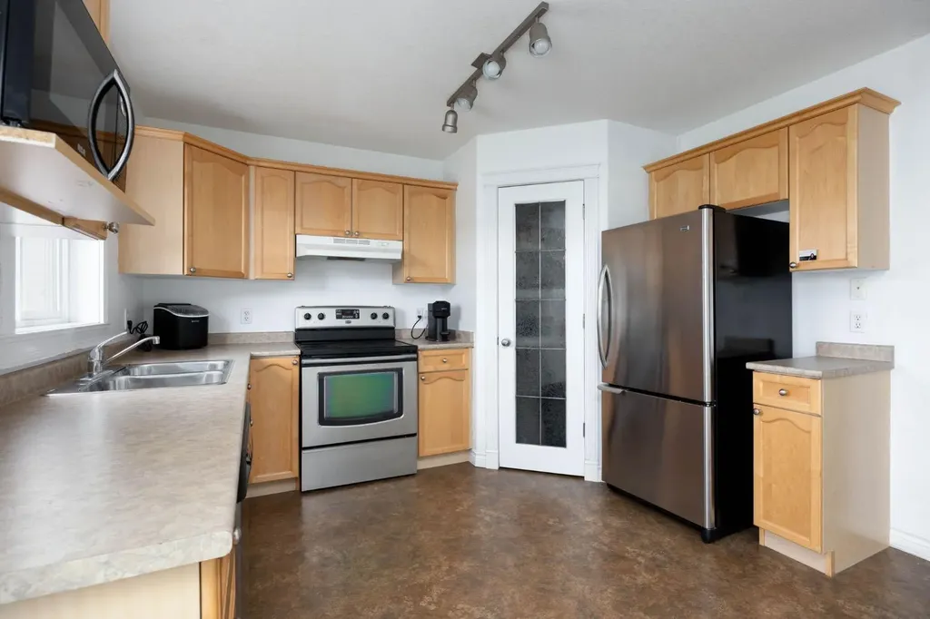 182 Mcdougall Crescent Fort Mcmurray AB T9K 2P7