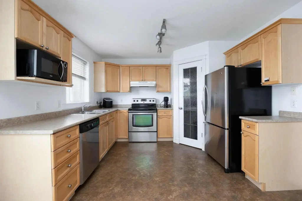 182 Mcdougall Crescent Fort Mcmurray AB T9K 2P7