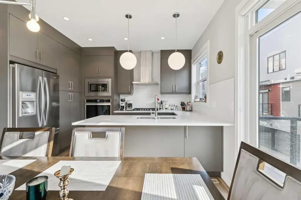 1710 28 Avenue SW Calgary AB T2T 1J6