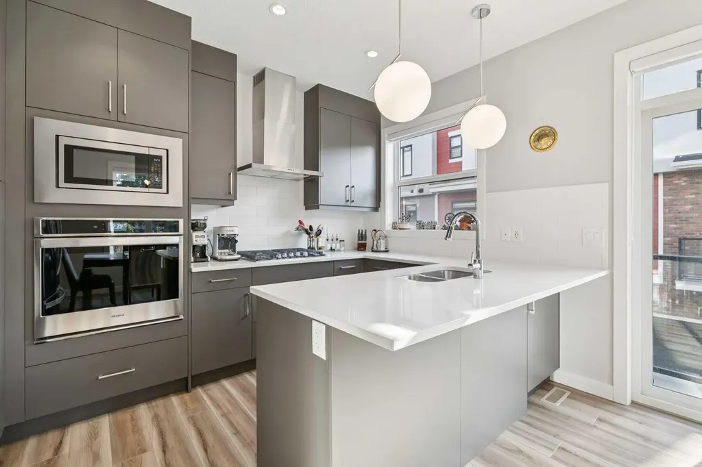 1710 28 Avenue SW Calgary AB T2T 1J6