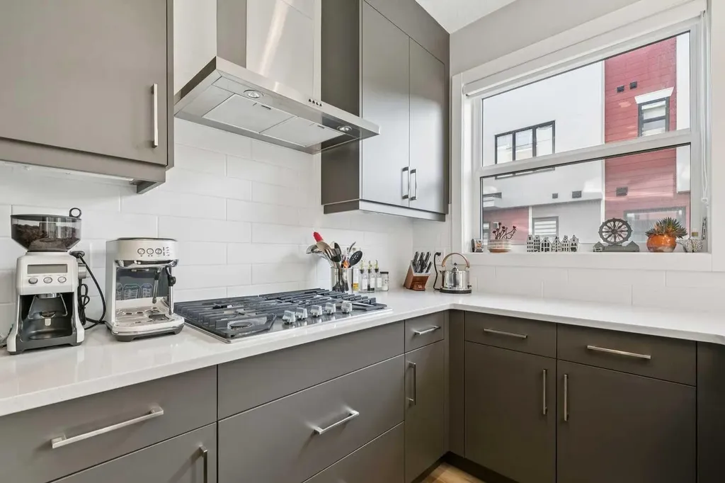 1710 28 Avenue SW Calgary AB T2T 1J6