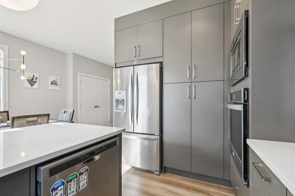 1710 28 Avenue SW Calgary AB T2T 1J6