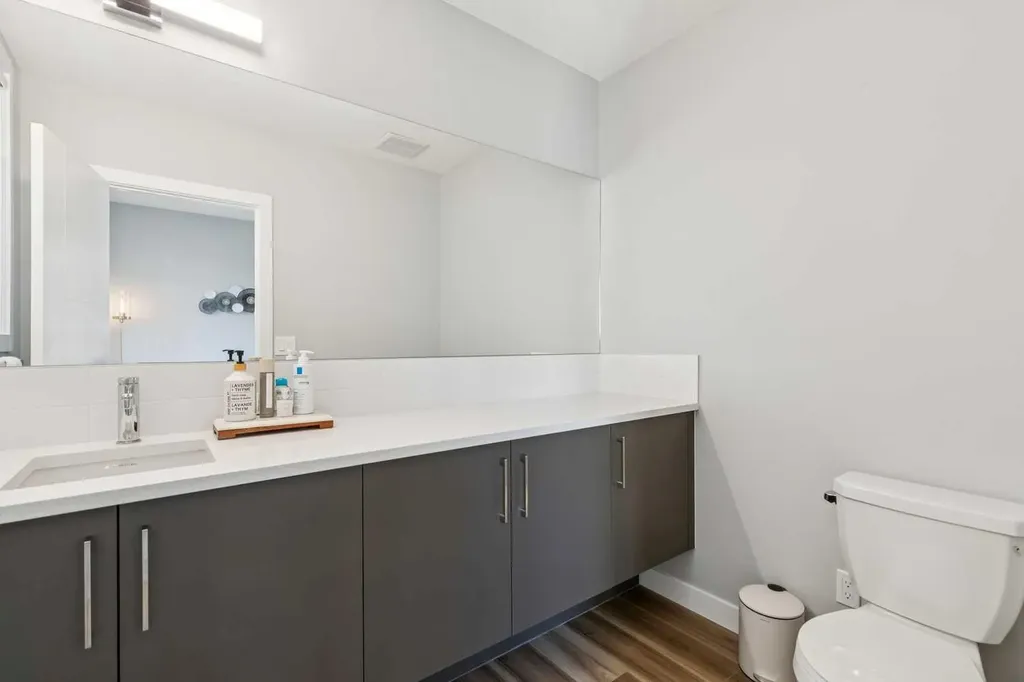 1710 28 Avenue SW Calgary AB T2T 1J6