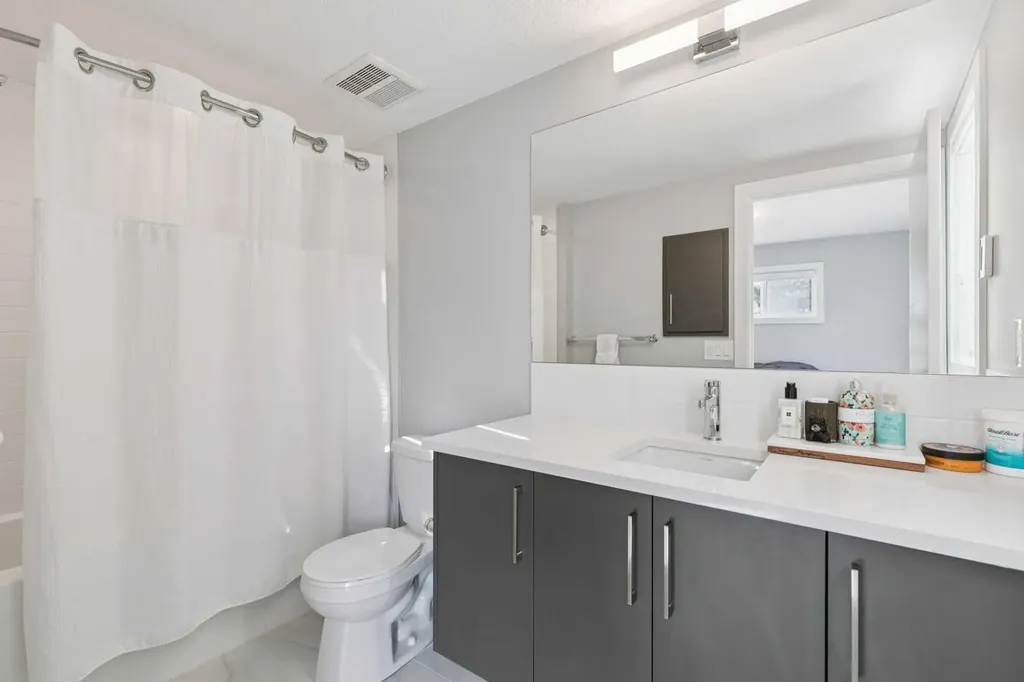 1710 28 Avenue SW Calgary AB T2T 1J6