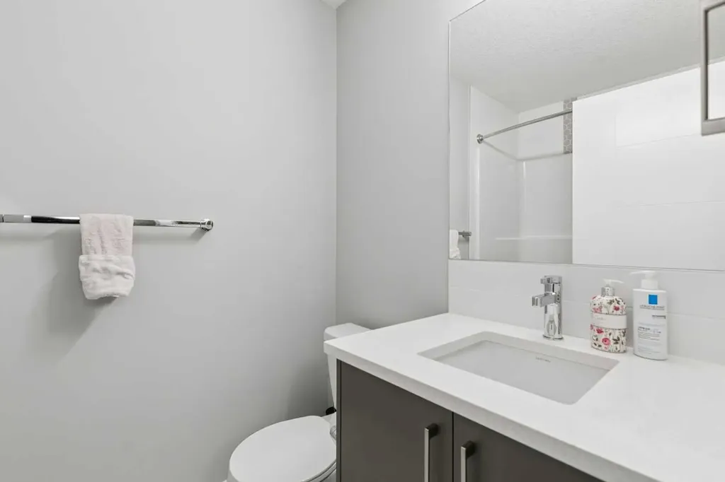 1710 28 Avenue SW Calgary AB T2T 1J6