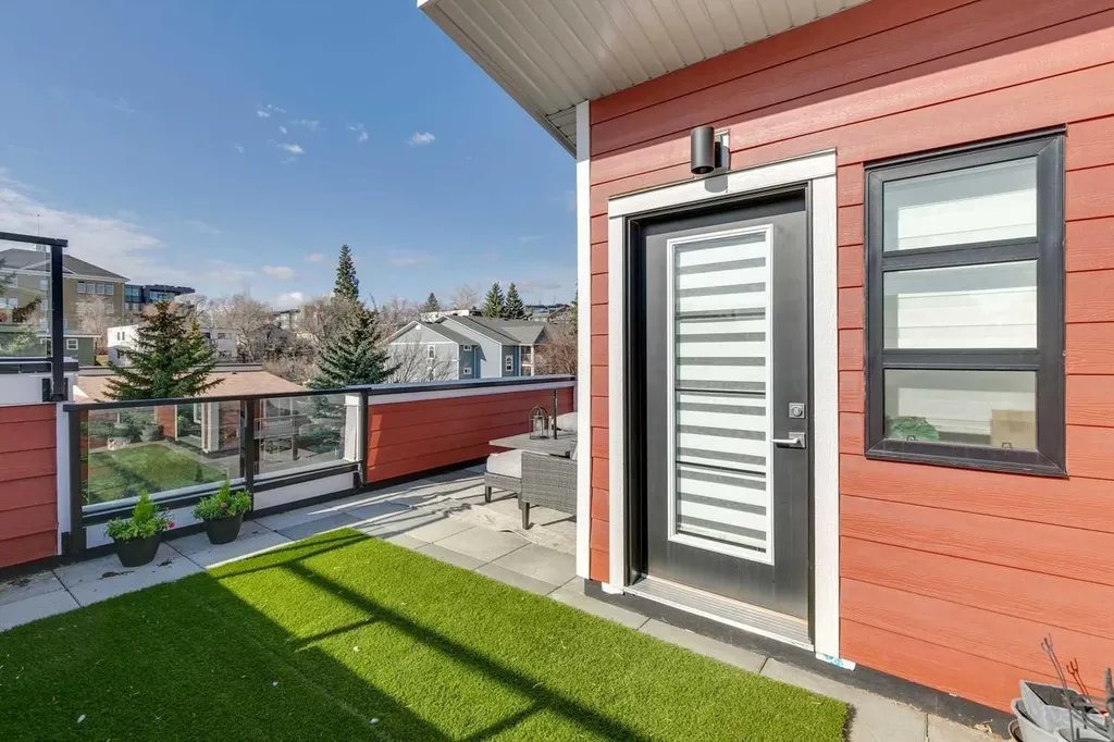 1710 28 Avenue SW Calgary AB T2T 1J6