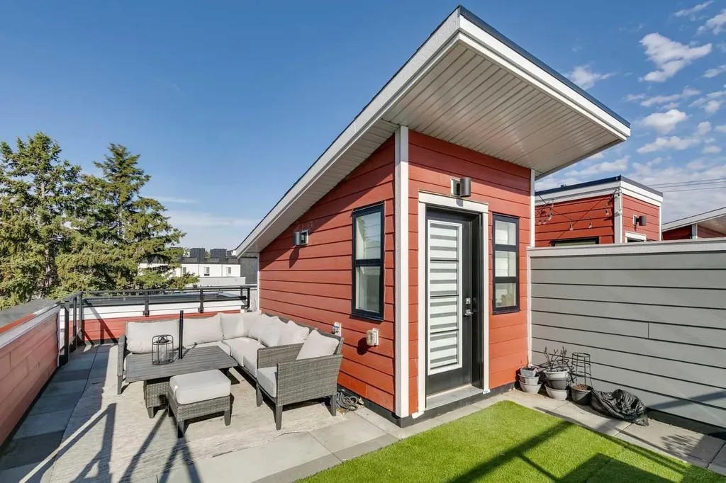 1710 28 Avenue SW Calgary AB T2T 1J6