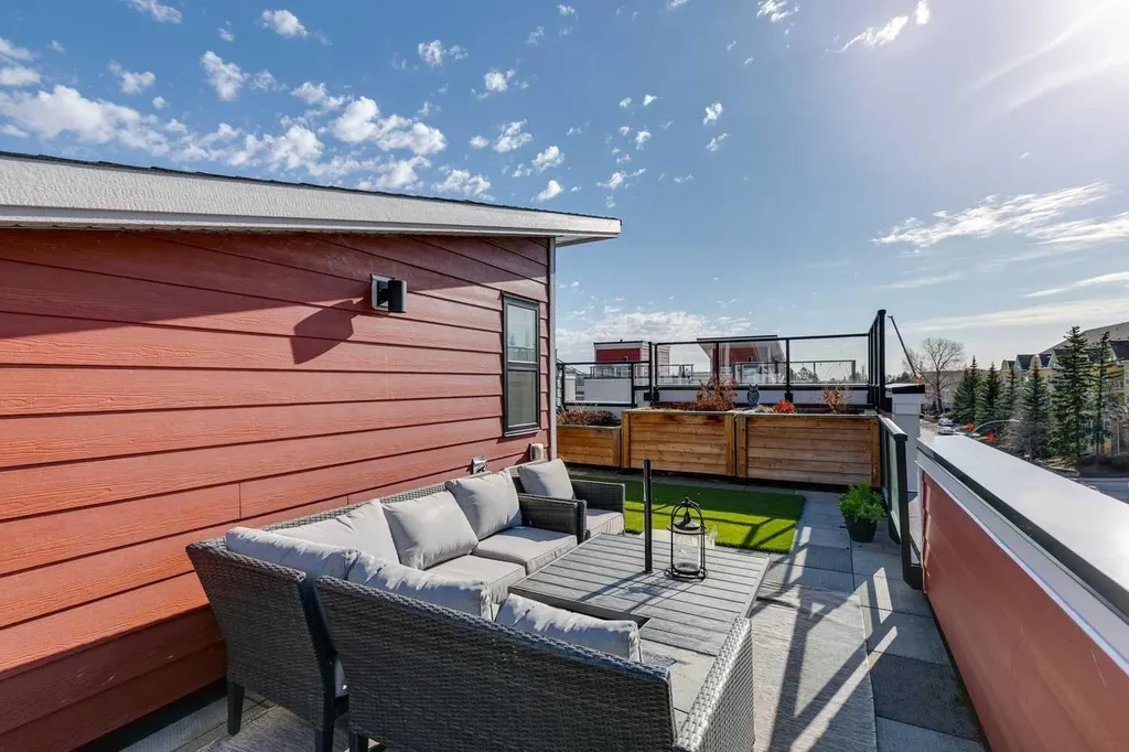 1710 28 Avenue SW Calgary AB T2T 1J6