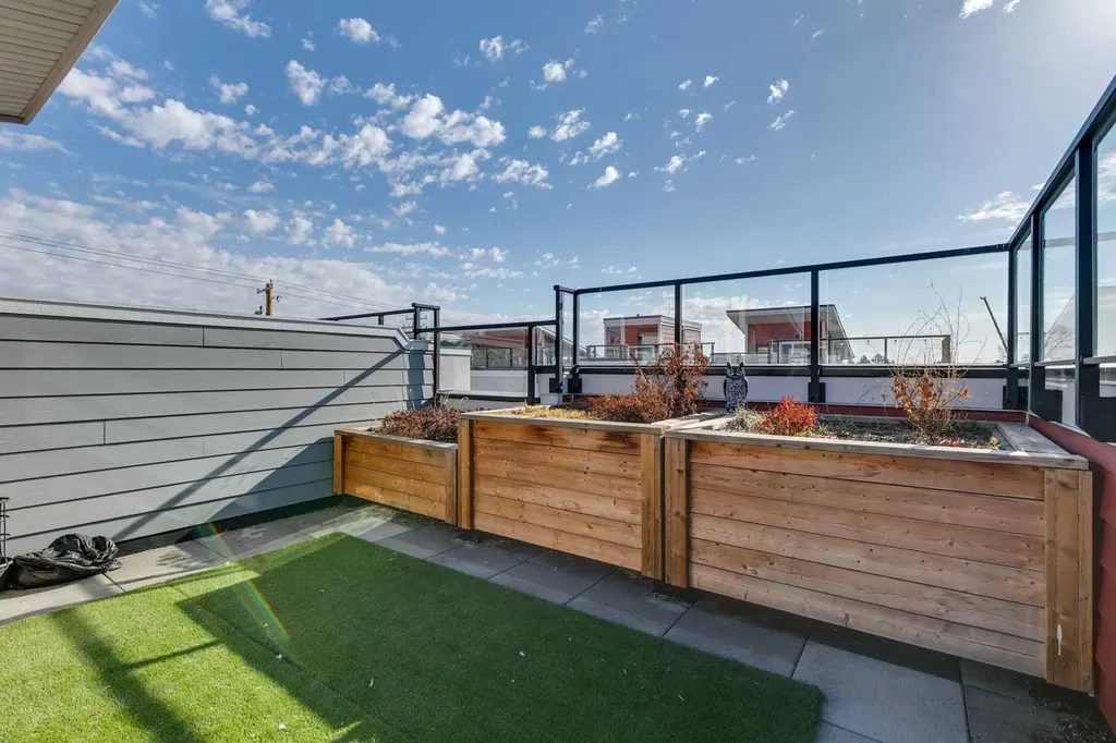 1710 28 Avenue SW Calgary AB T2T 1J6