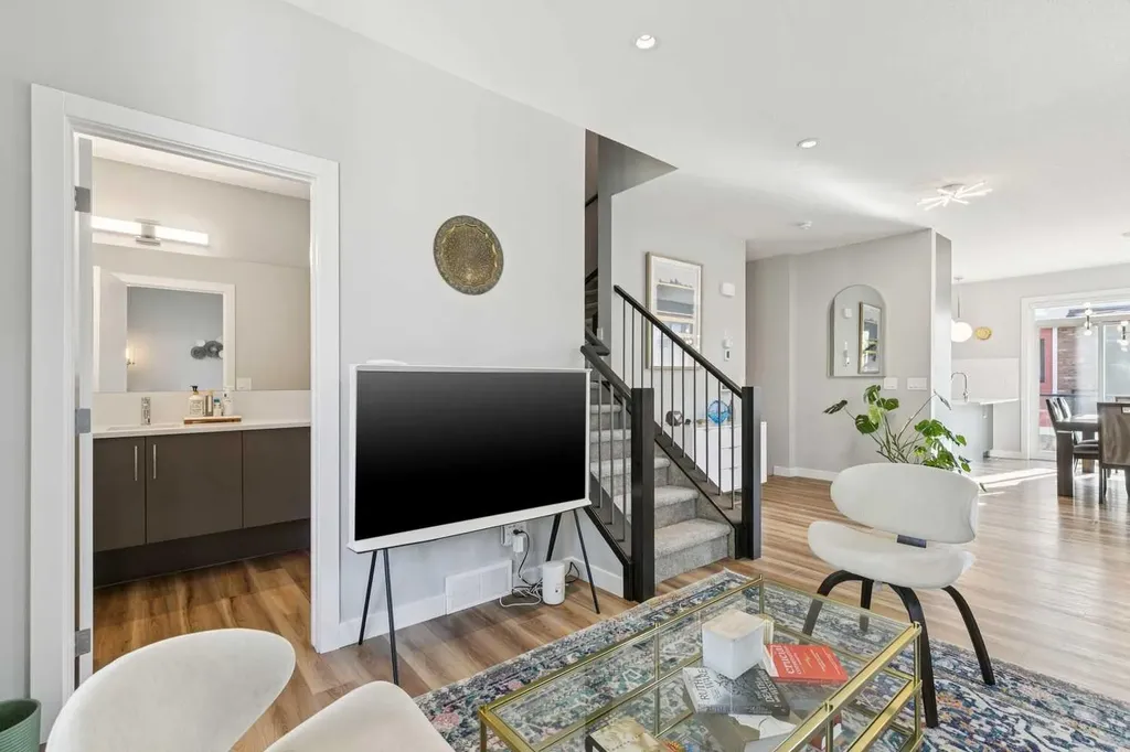1710 28 Avenue SW Calgary AB T2T 1J6