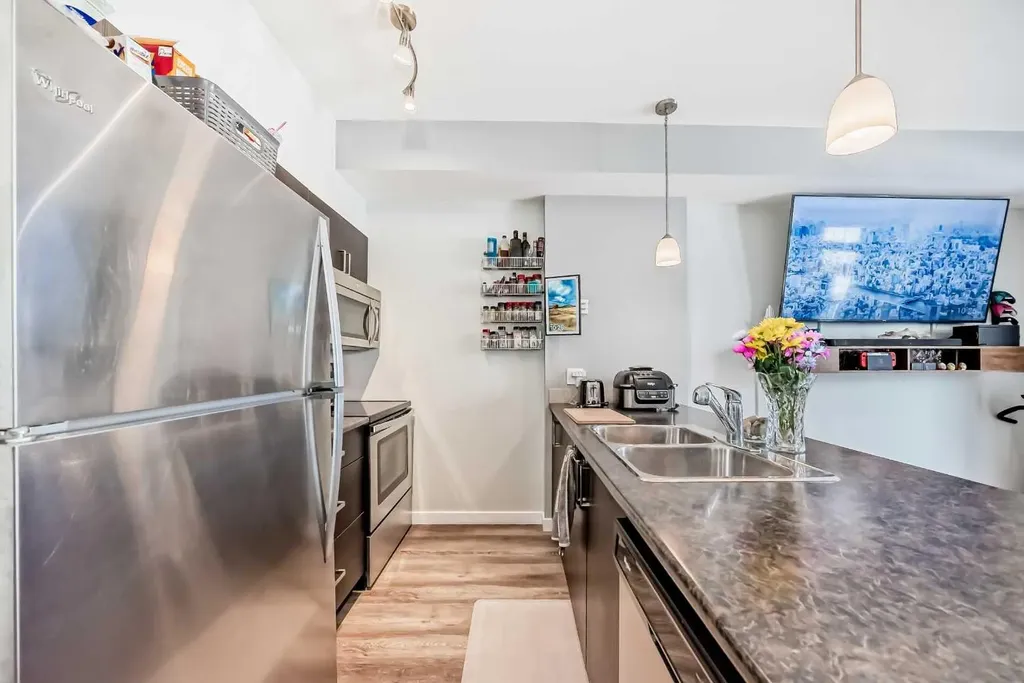 117 Copperpond Common SE Calgary AB T2Z 5E2