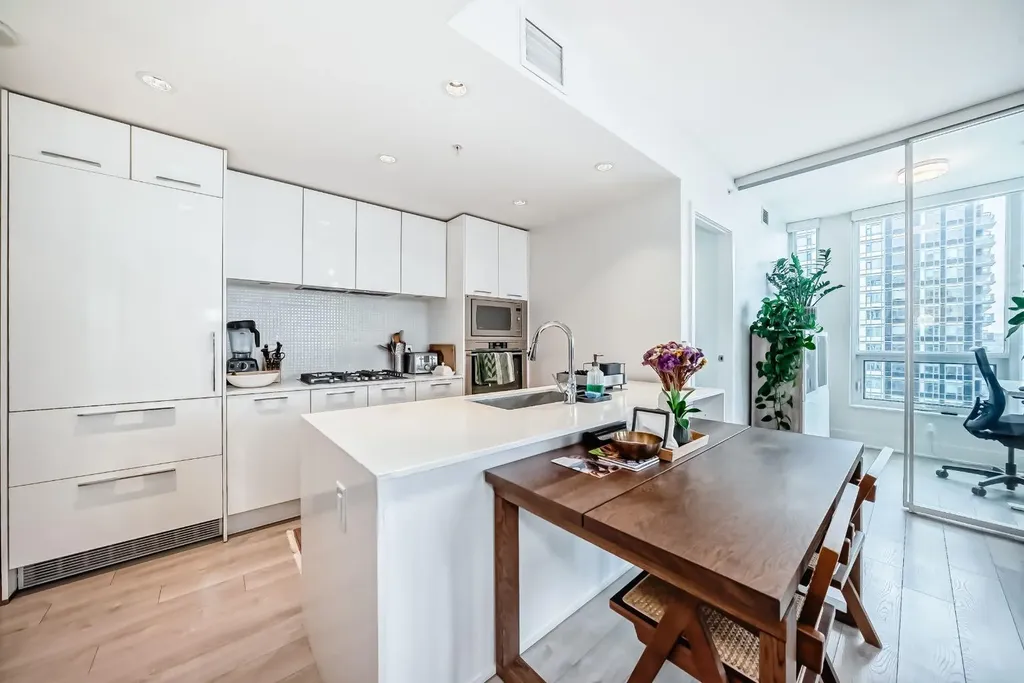 901 10 Avenue SW Calgary AB T2R 0B5
