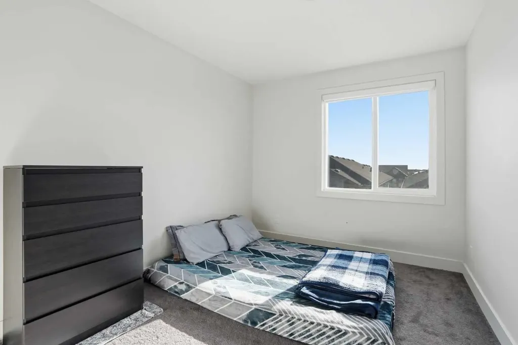 10060 46 Street NE Calgary AB T3J2H8