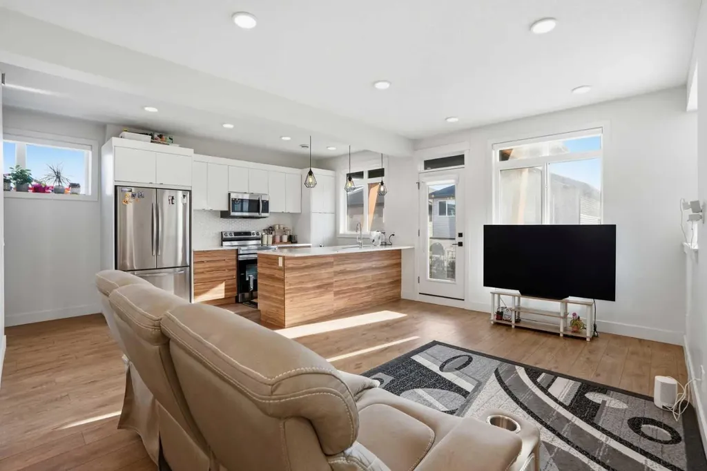 10060 46 Street NE Calgary AB T3J2H8
