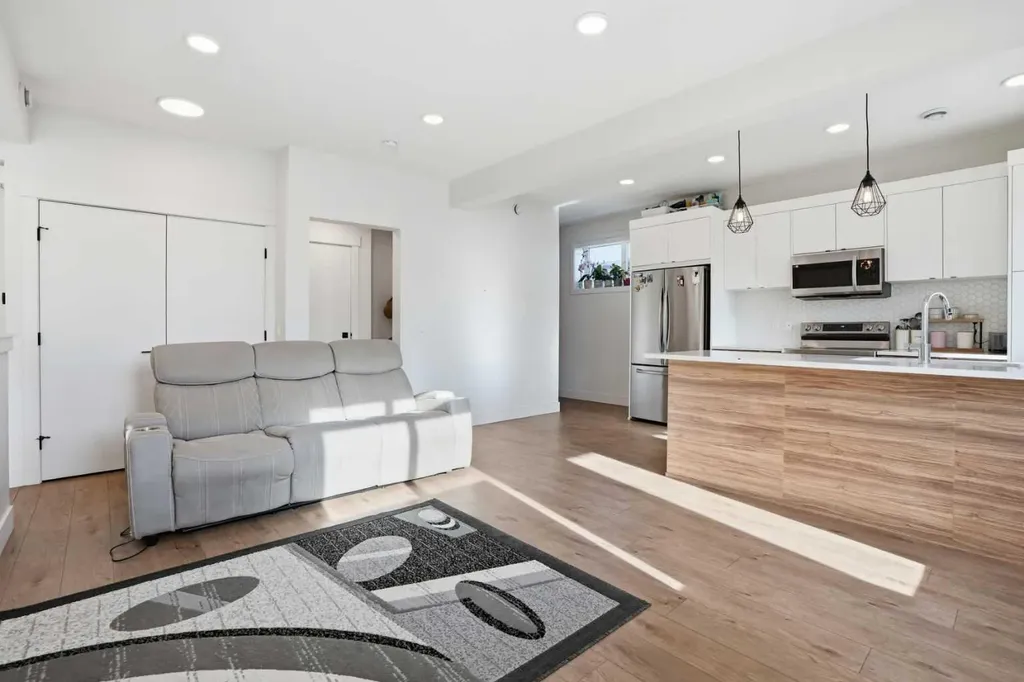 10060 46 Street NE Calgary AB T3J2H8