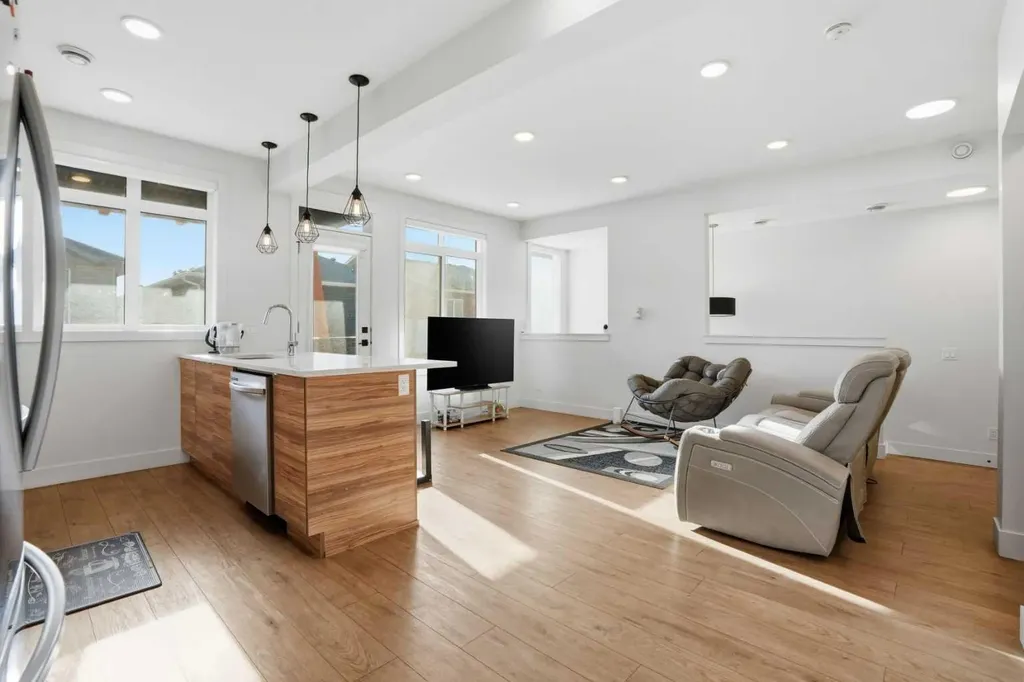 10060 46 Street NE Calgary AB T3J2H8