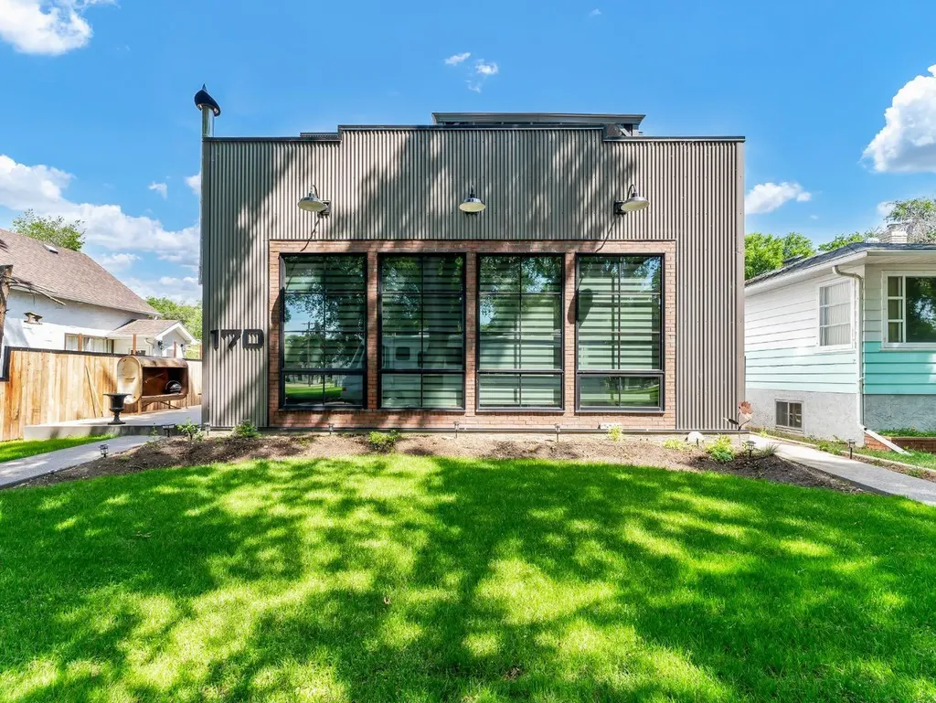 170 2 Street NW Medicine Hat AB T1A 6J3