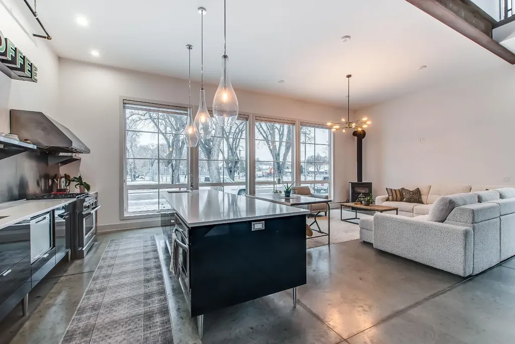 170 2 Street NW Medicine Hat AB T1A 6J3