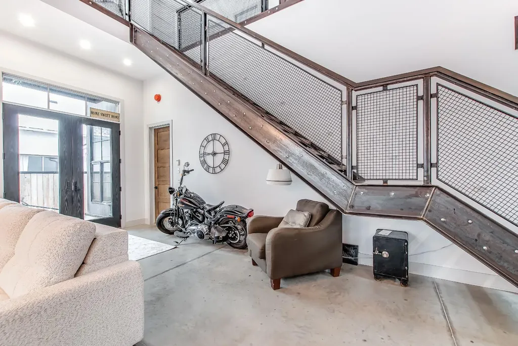 170 2 Street NW Medicine Hat AB T1A 6J3