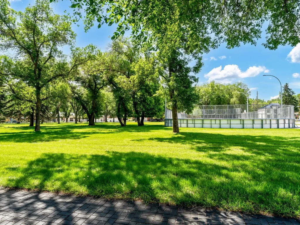 170 2 Street NW Medicine Hat AB T1A 6J3