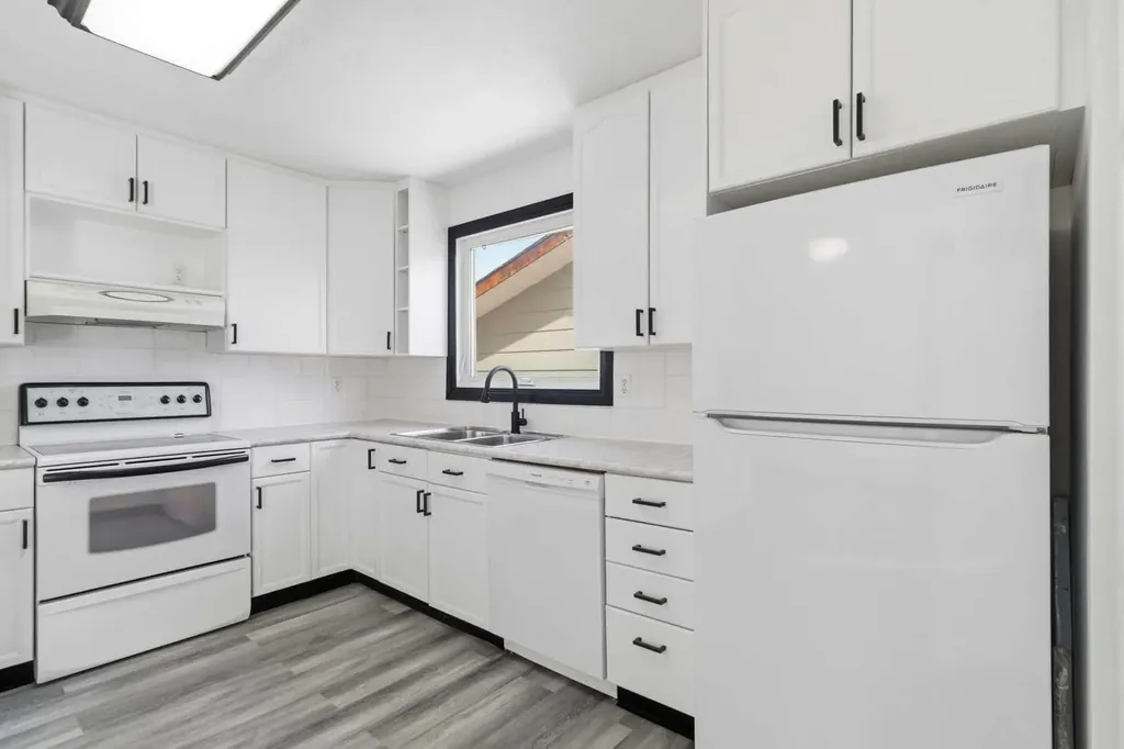 162 Elmore Drive Fort Mcmurray AB T9H 4N3
