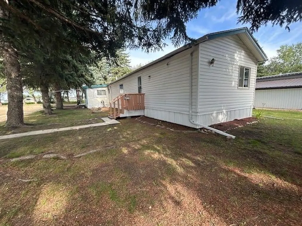 6205 54 Street Ponoka AB T4J 1M5
