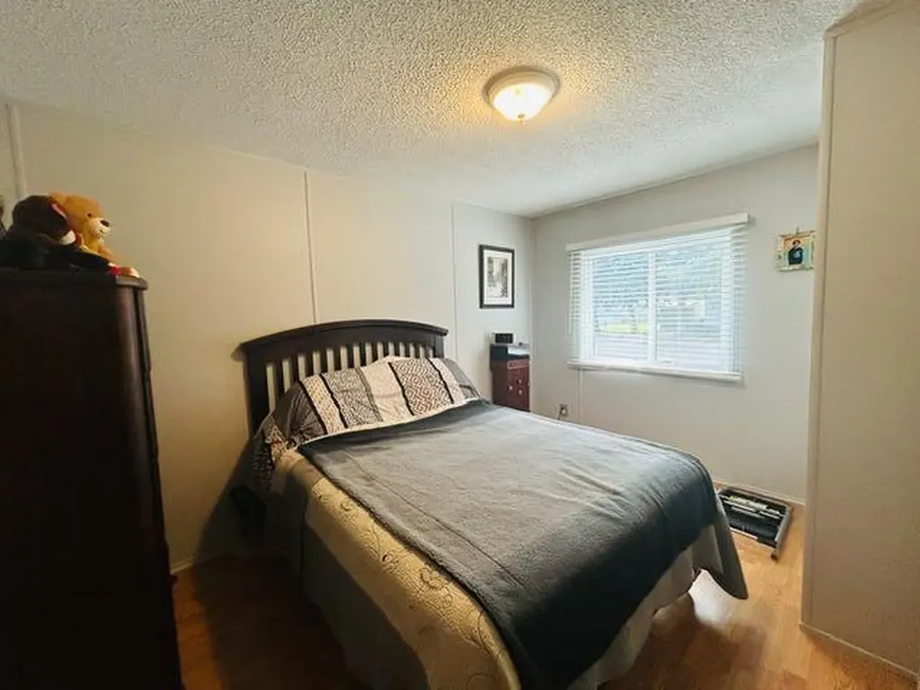 6205 54 Street Ponoka AB T4J 1M5
