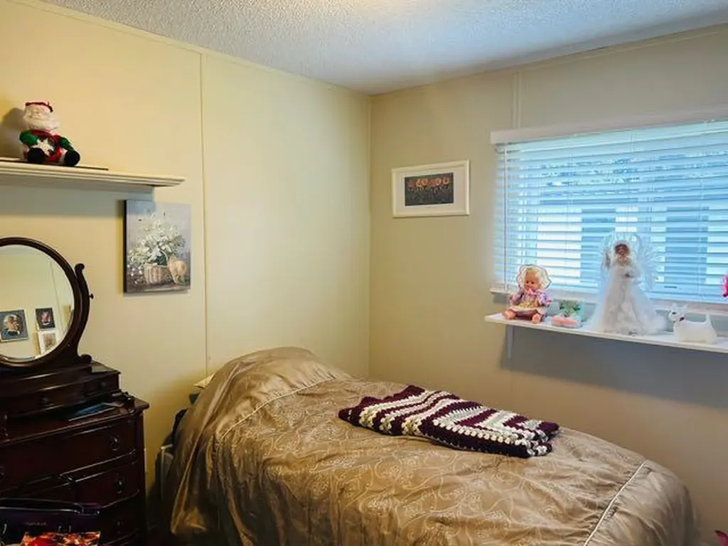 6205 54 Street Ponoka AB T4J 1M5