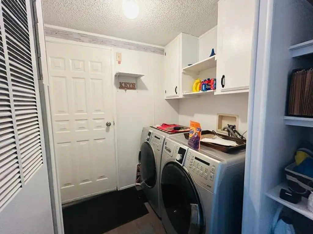 6205 54 Street Ponoka AB T4J 1M5