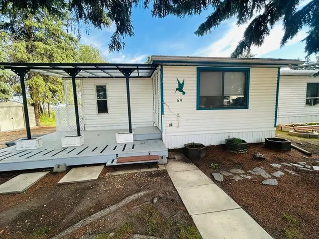 6205 54 Street Ponoka AB T4J 1M5